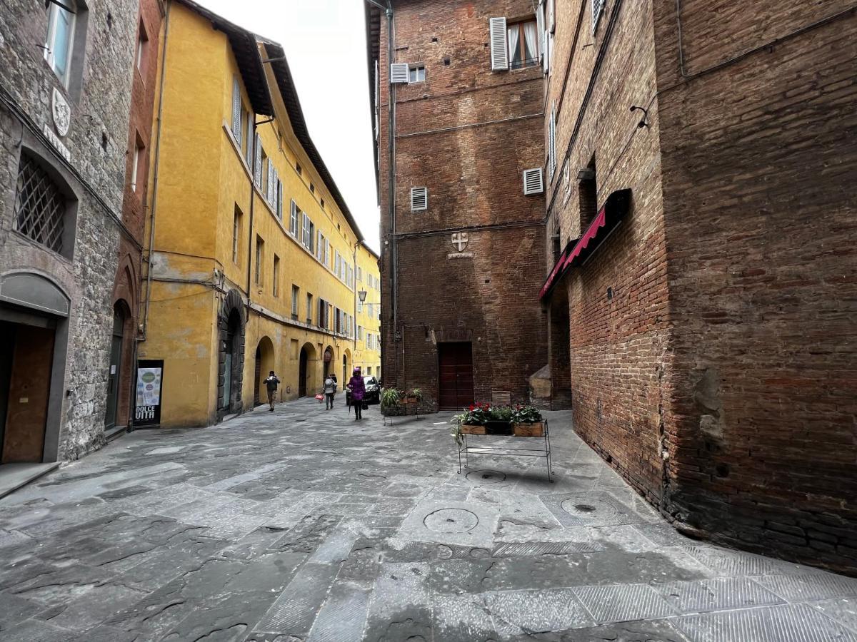 Kami-Central Beautiful Apartment Over The Roofs Siena Exterior photo